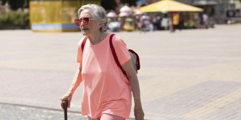Mulheres na casa dos 70 anos que dão 4.000 passos por dia reduzem o risco de morte