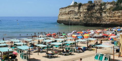 Fiscalização em praias do Algarve encontrou postos de socorro a servir de armazéns