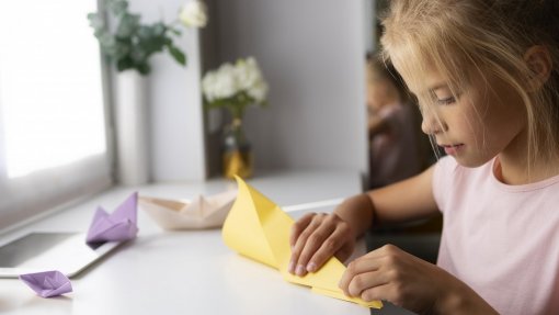 Crianças em Albergaria-a-Velha ajudam avós a prevenir quedas com jogo de origami