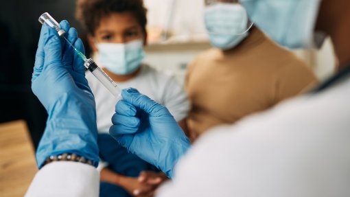 BEI e UE apoiam primeira vacinação contra cancro do colo do útero em Angola com 55 ME