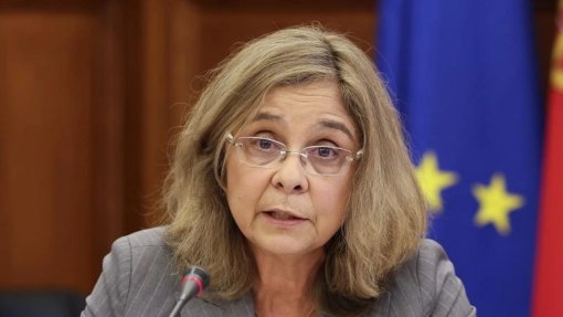 Ministra da saúde desafia oposição para entendimento sobre o SNS