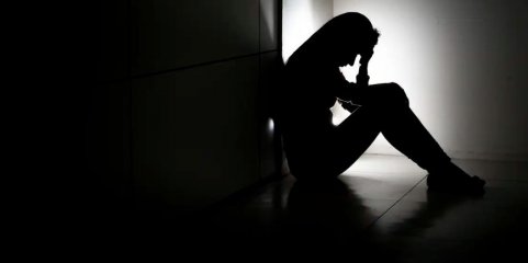 Jovens recorrem mais à Linha SOS e duplicam casos de ideação suicida e autoagressões