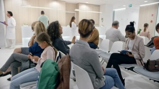 Doentes urgentes esperam quase 20 horas por atendimento no Hospital Amadora-Sintra