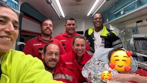 Bebé nasce no carro duas horas após mãe ter alta da maternidade de Coimbra