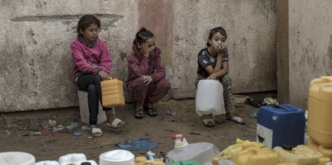 Mundo atinge em 2024 novo recorde de crianças a viver em zonas de conflito - ONG