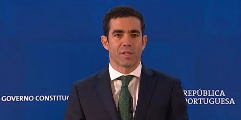 Ministra da Saúde “vai continuar a fazer trabalho hercúleo” e espuma mediática “vai passar e rebentar” - Leitão Amaro