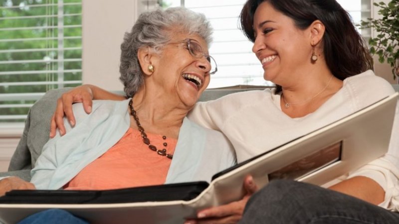 Manifesto e Observatório querem colocar cuidadores informais no centro das políticas sociais