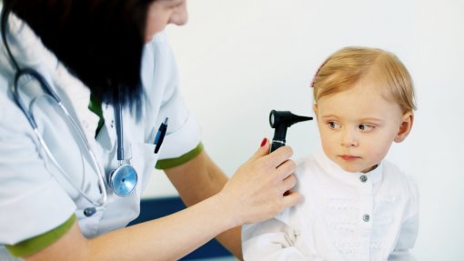 Estudo conclui que 29% das crianças têm problemas audiológicos em idade pré-escolar