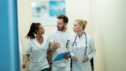 Médicos tarefeiros contestam cortes e ameaçam parar urgências do SNS