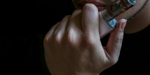 OMS apela para regulação de produtos com nicotina dirigidos aos jovens