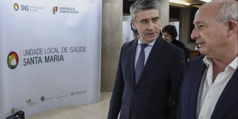 Carneiro considera que périplo da ministra por unidades de saúde vem tarde