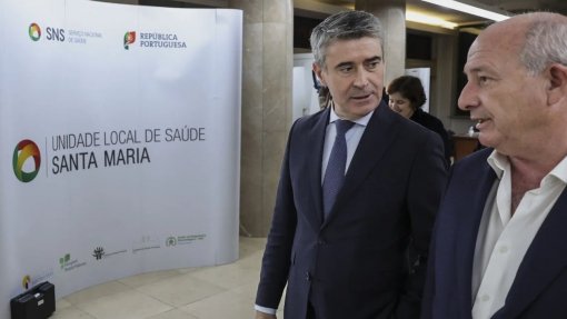 Carneiro considera que périplo da ministra por unidades de saúde vem tarde