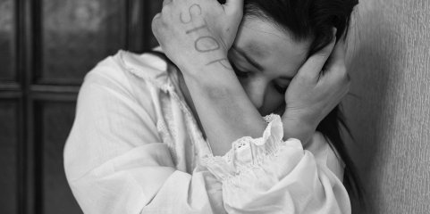 Uma em cada três mulheres foi vítima de violência íntima ou sexual - OMS