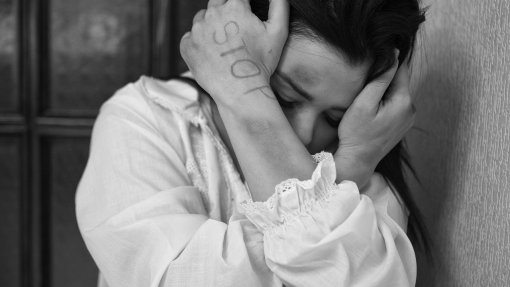 Uma em cada três mulheres foi vítima de violência íntima ou sexual - OMS