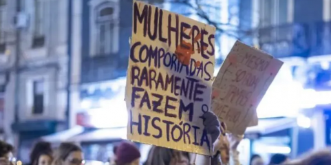 Centenas de pessoas marcham em Lisboa pela saúde e segurança das mulheres