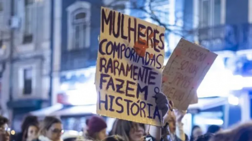 Centenas de pessoas marcham em Lisboa pela saúde e segurança das mulheres
