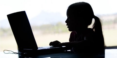 Conselho da UE pronto para negociar com eurodeputados proteção &#039;online&#039; de crianças