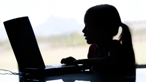 Conselho da UE pronto para negociar com eurodeputados proteção &#039;online&#039; de crianças