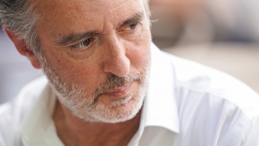 Presidenciais: Cotrim diz que Mendes &quot;só segura metade do PSD&quot; e o resto do partido está consigo