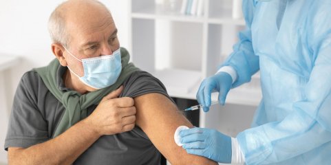 Quase 75% das pessoas com mais de 80 anos vacinadas contra a gripe - Vacinómetro