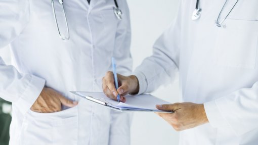 Vagas por preencher demonstram “crise estrutural” de especialidades essenciais ao SNS - Ordem