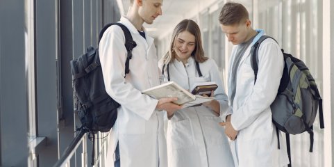 Estudantes de medicina pedem um SNS mais atrativo para chamar novos médicos
