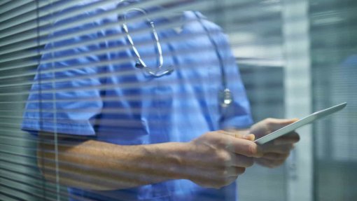 Horários fixos pesam mais do que salários para enfermeiros do SNS - estudo