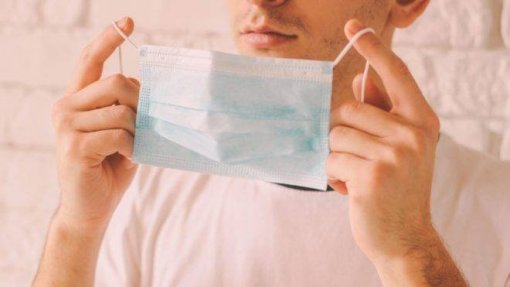 Máscaras obrigatórias em unidades de saúde e lares na Catalunha devido à gripe