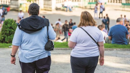 Um em cada sete portugueses com obesidade não reconhecem ter a doença