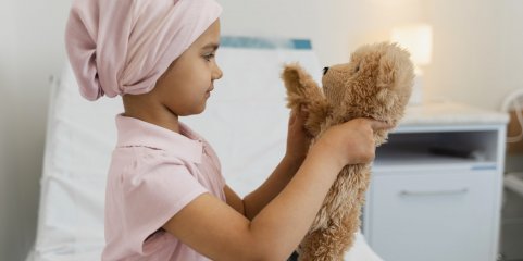 Verbas de livro “A Menina que Lambeu o Gato” revertem para investigação em cancro infantil