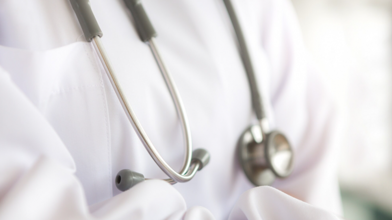 Aberto concurso para médicos recém-especialistas com 606 vagas