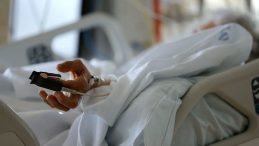 Conflitos familiares e falta de respostas sociais mantêm doentes com alta clínica nos hospitais