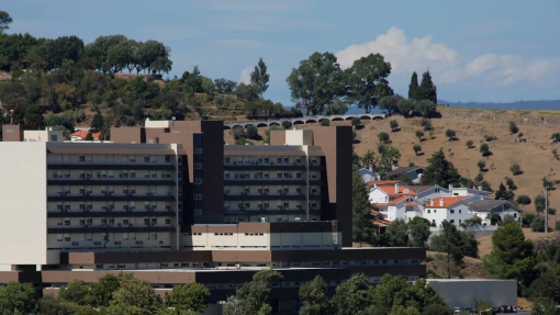 Gripe A associada a casos graves mantém pressão hospitalar no Médio Tejo