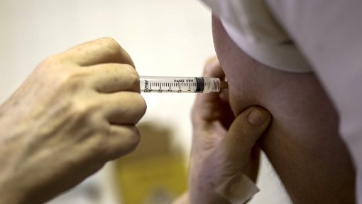 Campanha de vacinação contra a gripe perto da meta de 2,5 milhões de vacinados