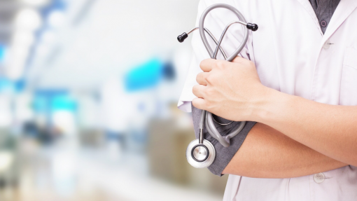 AR chumba projetos de lei mas aprova recomendações para integrar internato na carreira médica