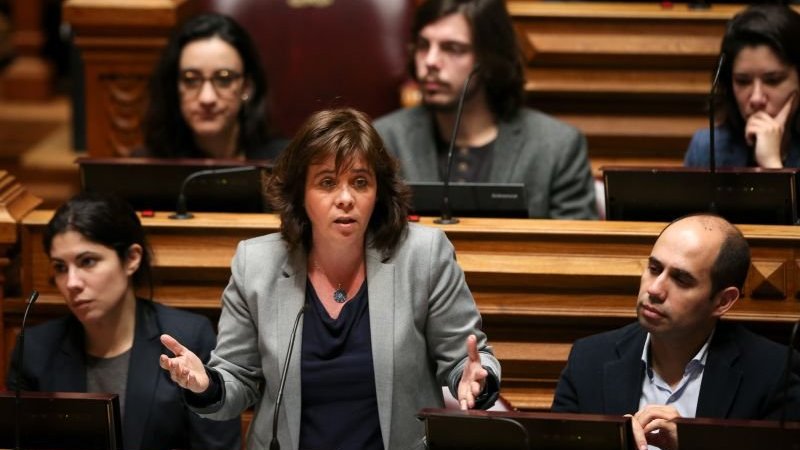 Presidenciais: Catarina Martins condena limites à contratação de profissionais nas ULS