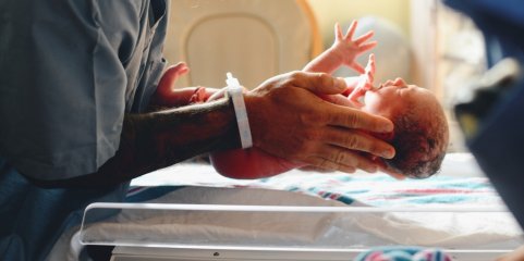 Maternidade do Hospital Santa Maria registou em 2025 maior número de nascimentos em mais de 10 anos