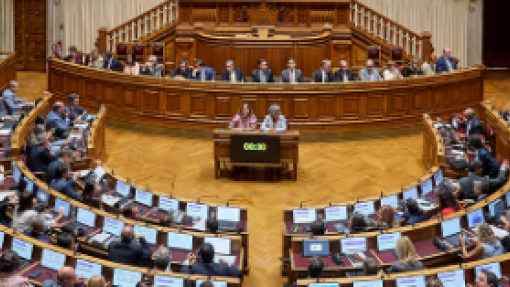 AR chumba envio para o privado de utentes em espera no Serviço Nacional de Saúde