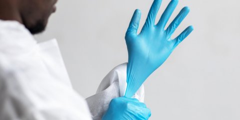 Saúde recebe 16 mil luvas cirúrgicas para apoiar vítimas das cheias em Moçambique