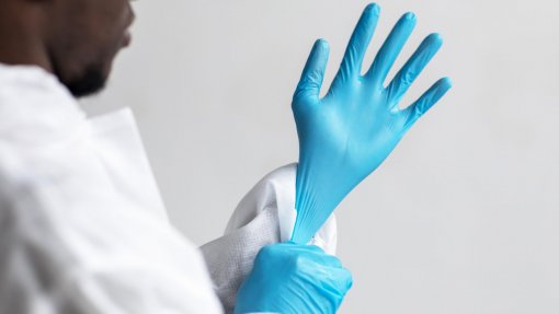 Saúde recebe 16 mil luvas cirúrgicas para apoiar vítimas das cheias em Moçambique