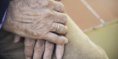 Universidade do Porto mostra que idosos com solidão utilizam mais recursos de saúde