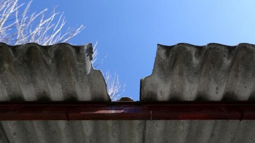 Mau tempo: Associações alertam para grave risco de contaminação por amianto
