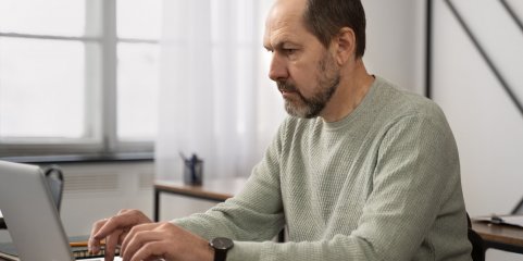 Estudo alerta para riscos do uso de chatbots de IA para aconselhamento médico