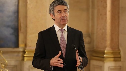 Mau tempo: PS considera lamentável e invulgar saída da ministra em plena crise com tempestades