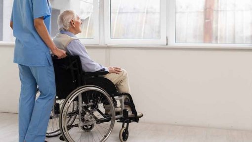 Identificados quatro perfis psicológicos associados a ideias suicidas em idosos em lares