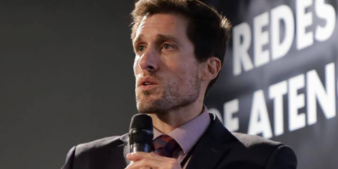 Substituição de médicos por enfermeiros não deve ser medida para poupar custos - especialista