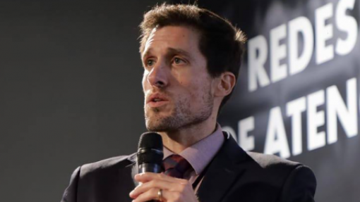 Substituição de médicos por enfermeiros não deve ser medida para poupar custos - especialista