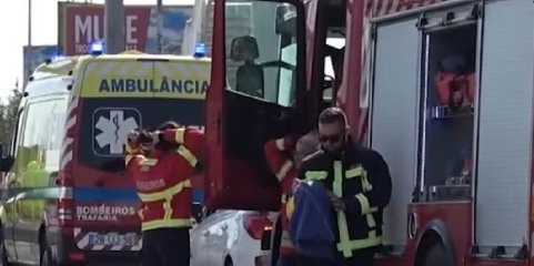 Um morto e três feridos graves em colisão entre ambulância e ligeiro em Faro