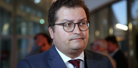 Médicos decidem pelo internamento para observação do ministro das Finanças