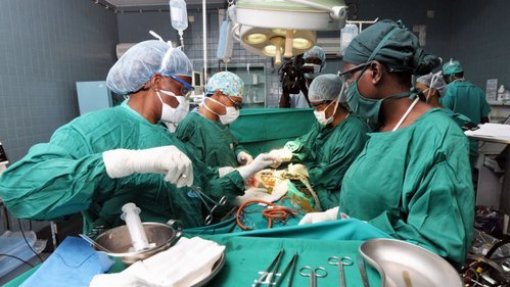 Pelo menos 10 mil moçambicanos aguardam desde 2021 cirurgia a hidrocele em Nampula